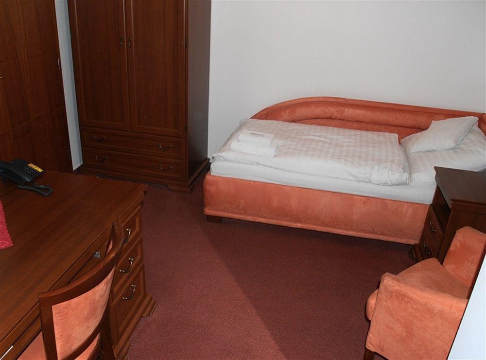 ז'ילינה Hotel Grand מראה חיצוני תמונה