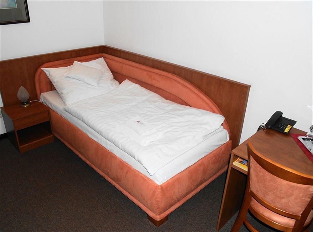ז'ילינה Hotel Grand מראה חיצוני תמונה