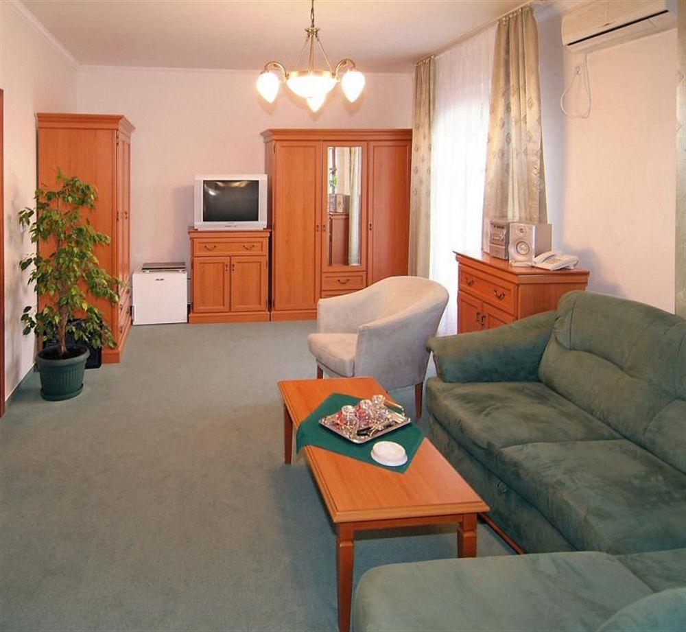 ז'ילינה Hotel Grand מראה חיצוני תמונה