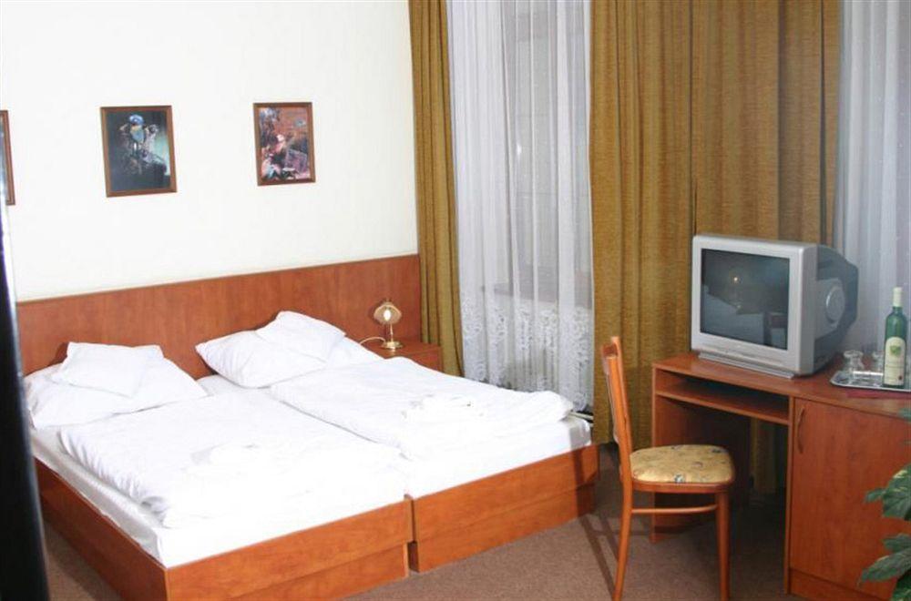 ז'ילינה Hotel Grand מראה חיצוני תמונה