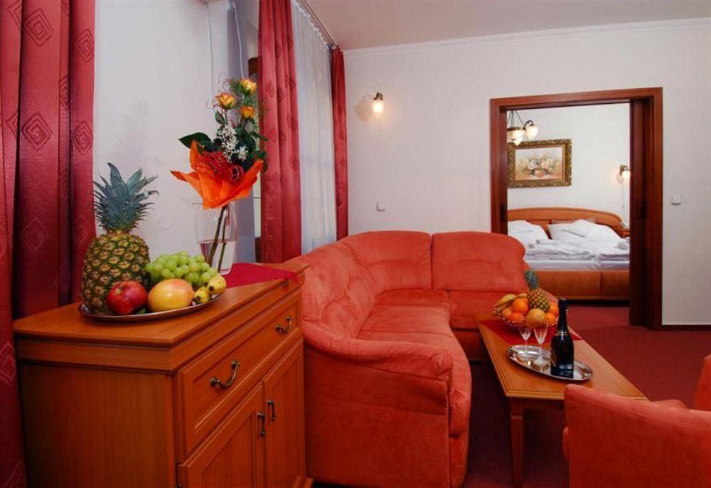 ז'ילינה Hotel Grand מראה חיצוני תמונה