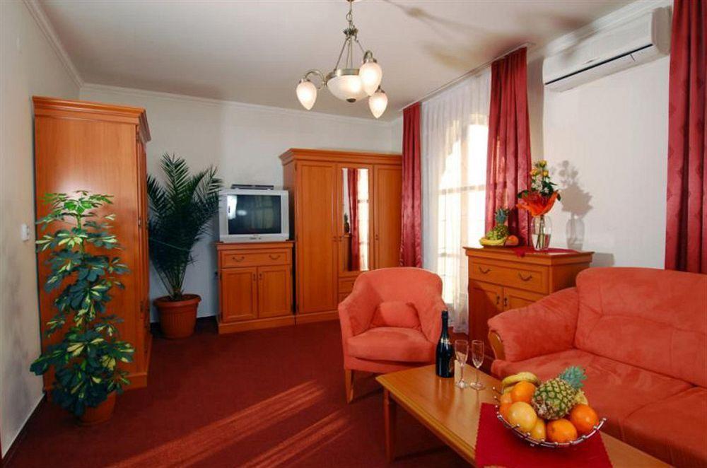 ז'ילינה Hotel Grand מראה חיצוני תמונה