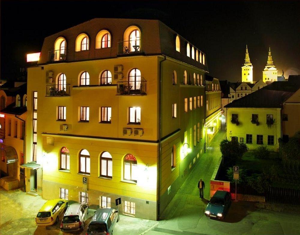 ז'ילינה Hotel Grand מראה חיצוני תמונה