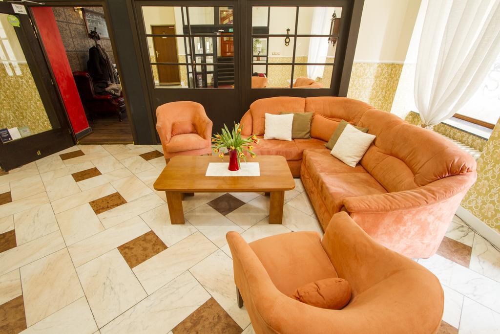 ז'ילינה Hotel Grand מראה חיצוני תמונה