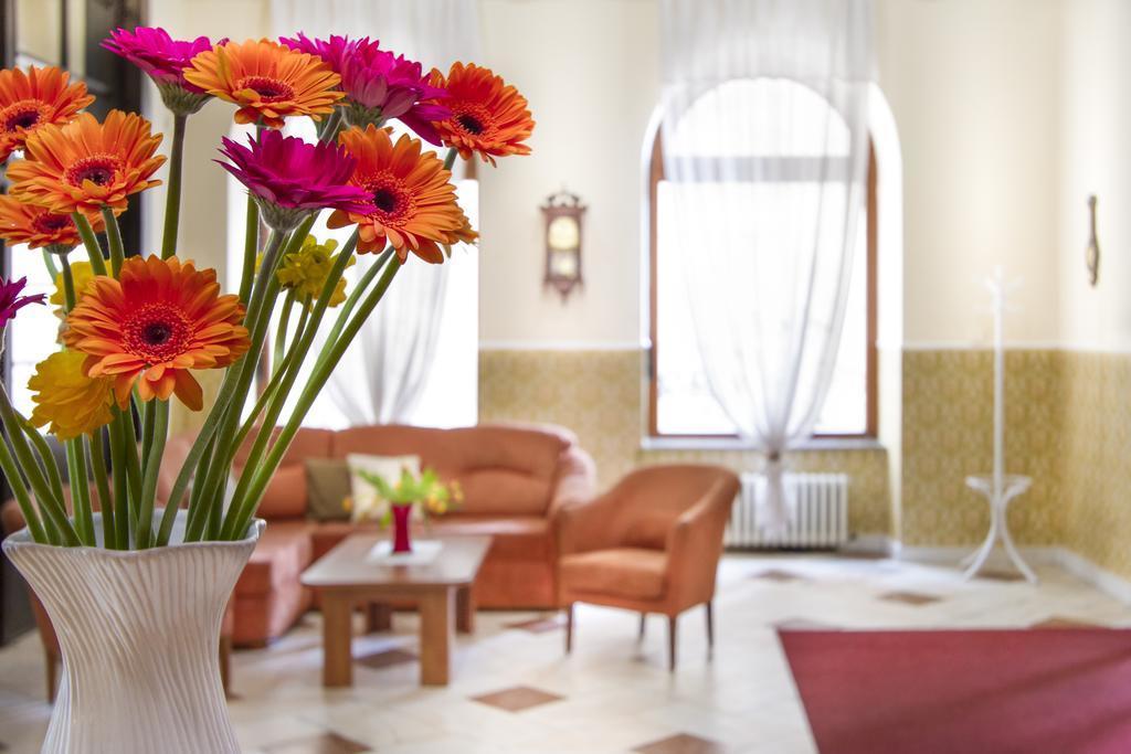 ז'ילינה Hotel Grand מראה חיצוני תמונה