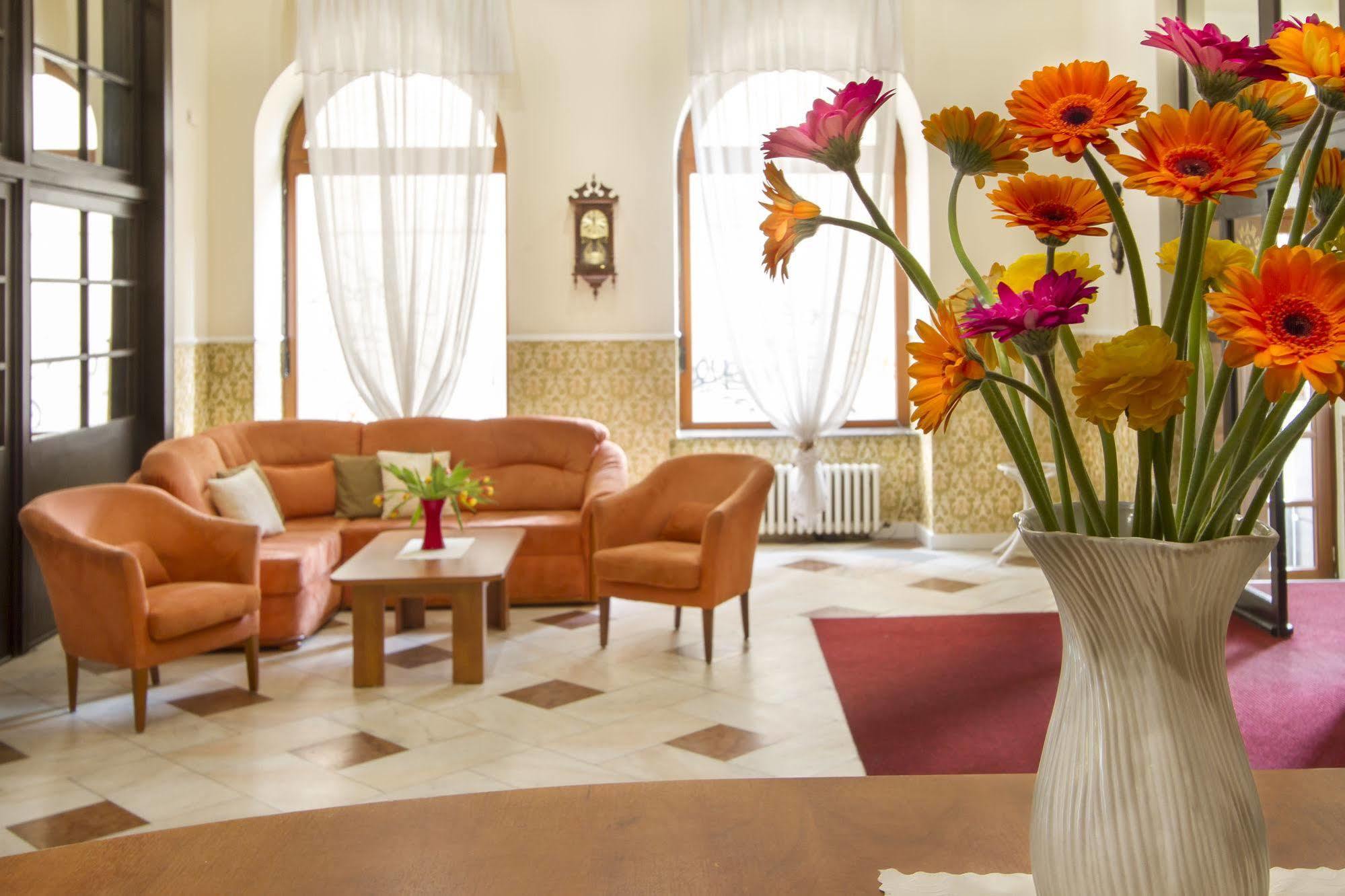 ז'ילינה Hotel Grand מראה חיצוני תמונה
