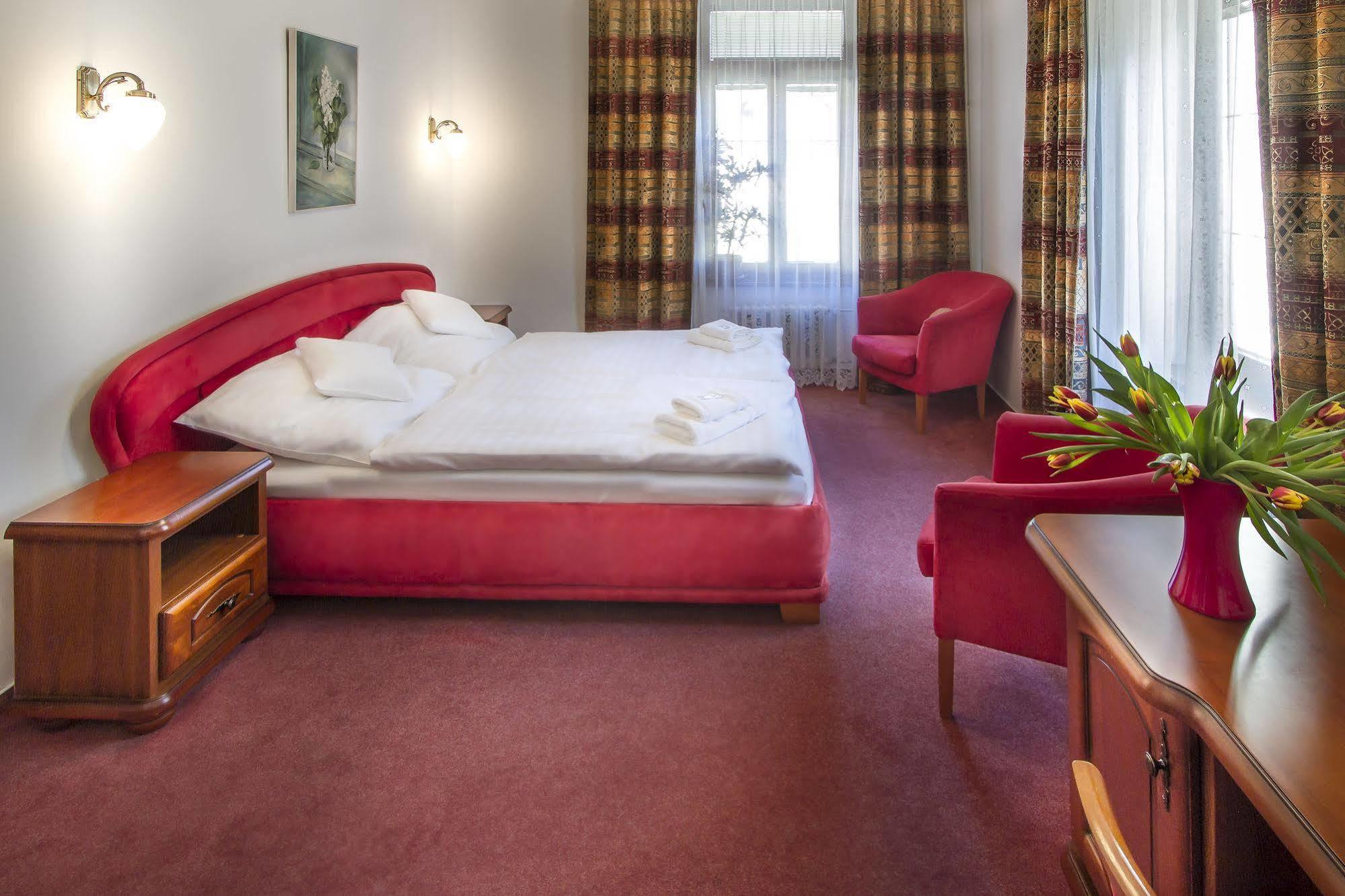 ז'ילינה Hotel Grand מראה חיצוני תמונה