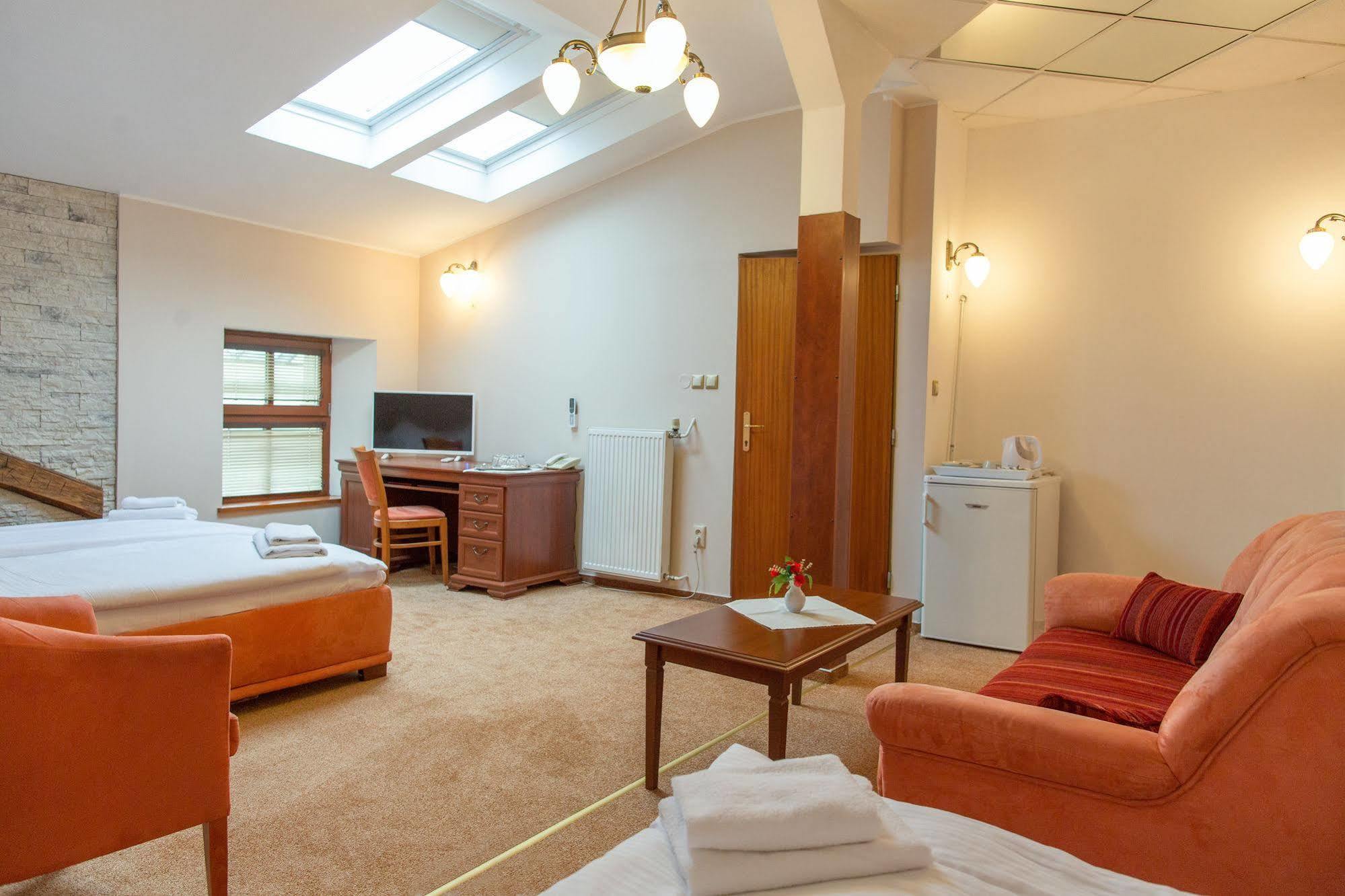 ז'ילינה Hotel Grand מראה חיצוני תמונה