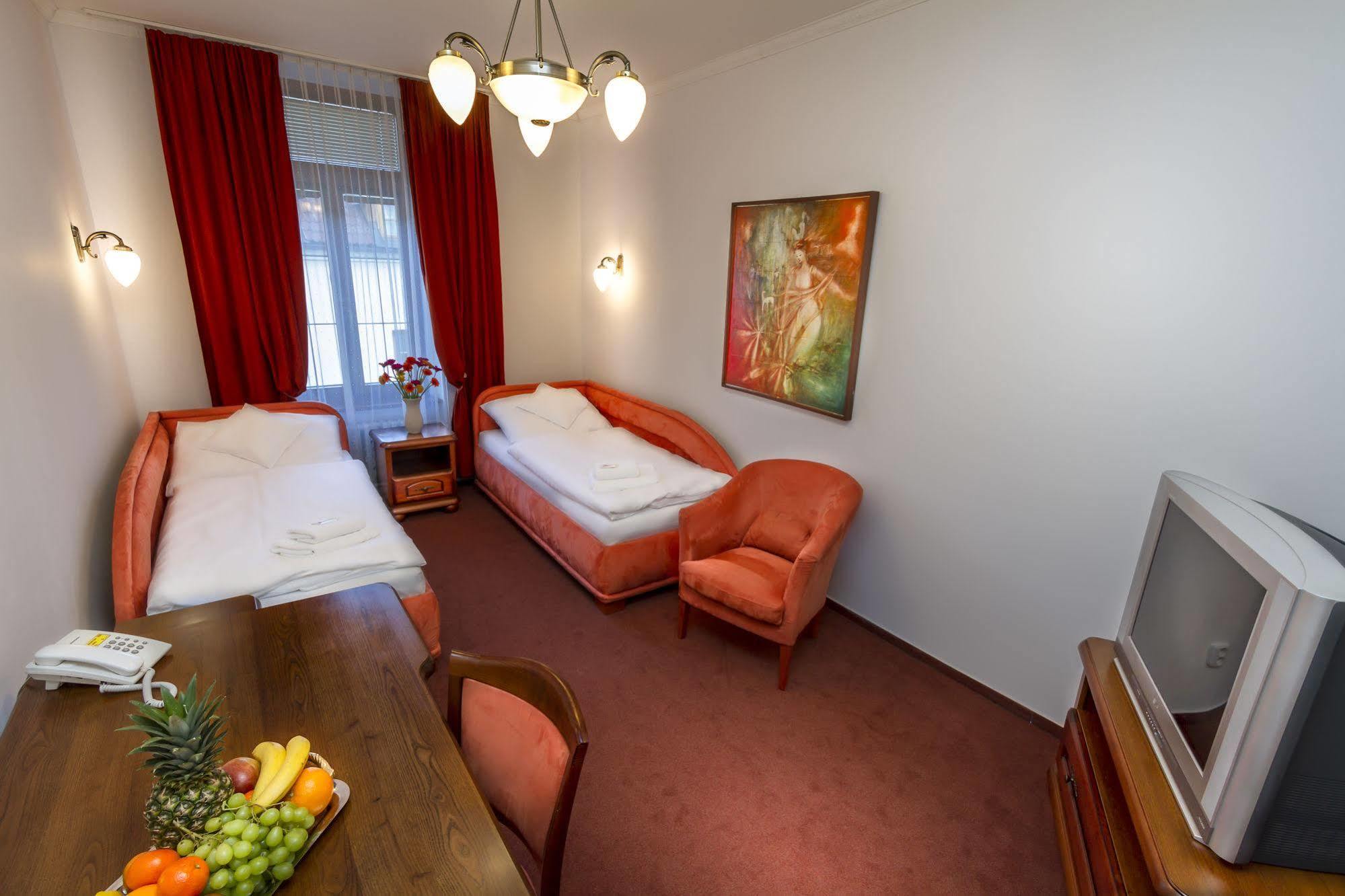ז'ילינה Hotel Grand מראה חיצוני תמונה