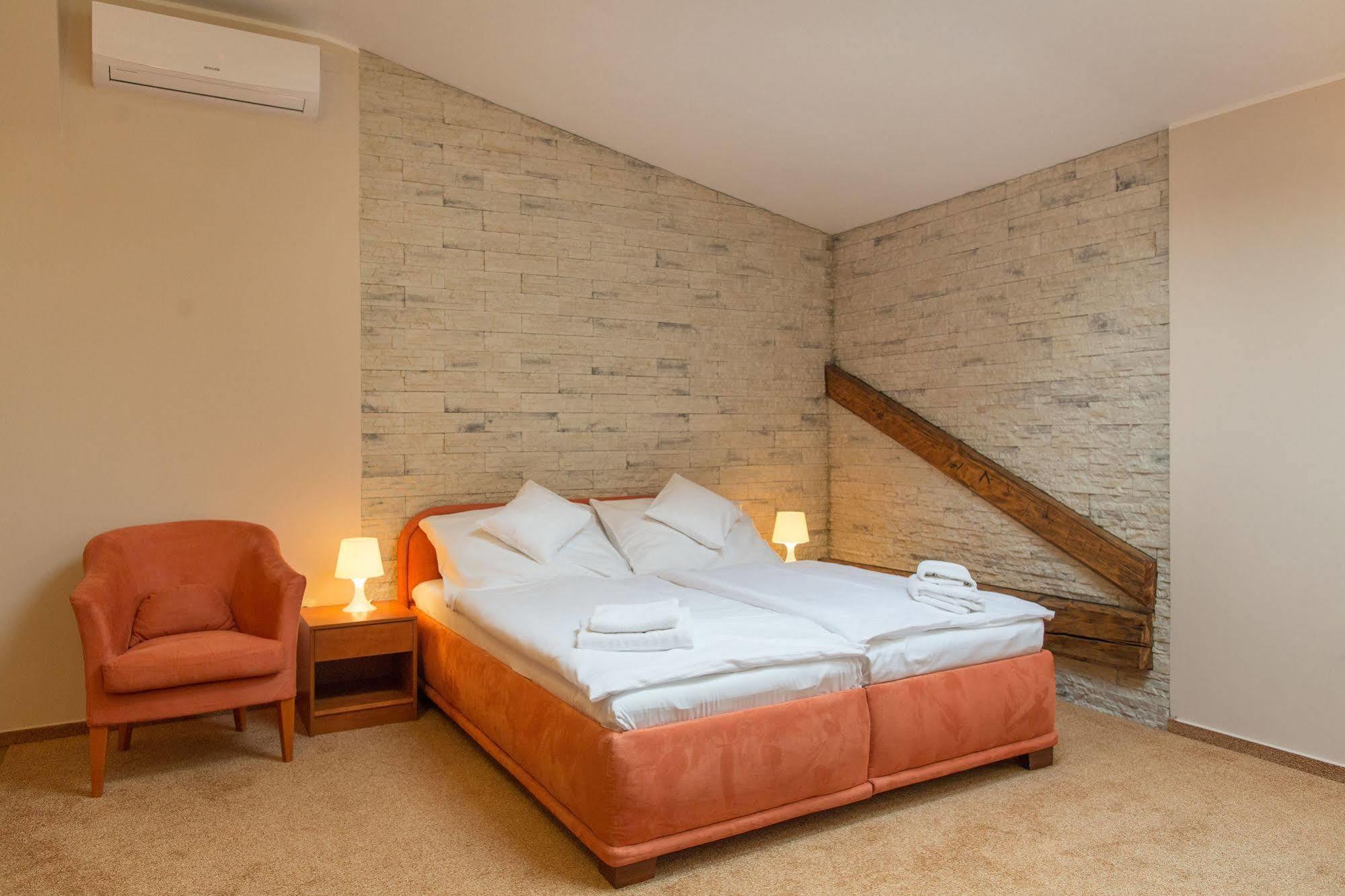 ז'ילינה Hotel Grand מראה חיצוני תמונה